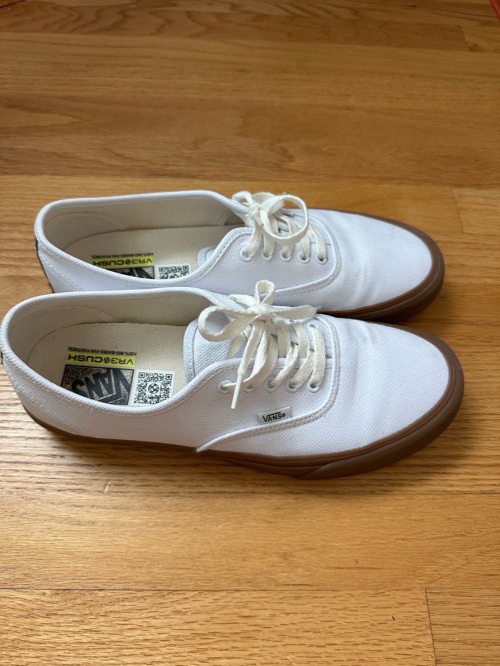 Classic White Vans Low-Top Sneakers with Gum Sole / Size 11 - Picture 4 of 4